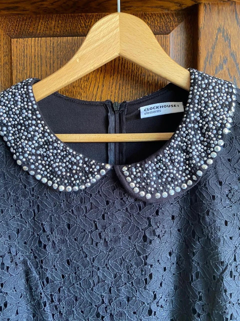 Vestido de encaje negro, cuello con pedrería. Clockhouse. Talla XL – photo 3